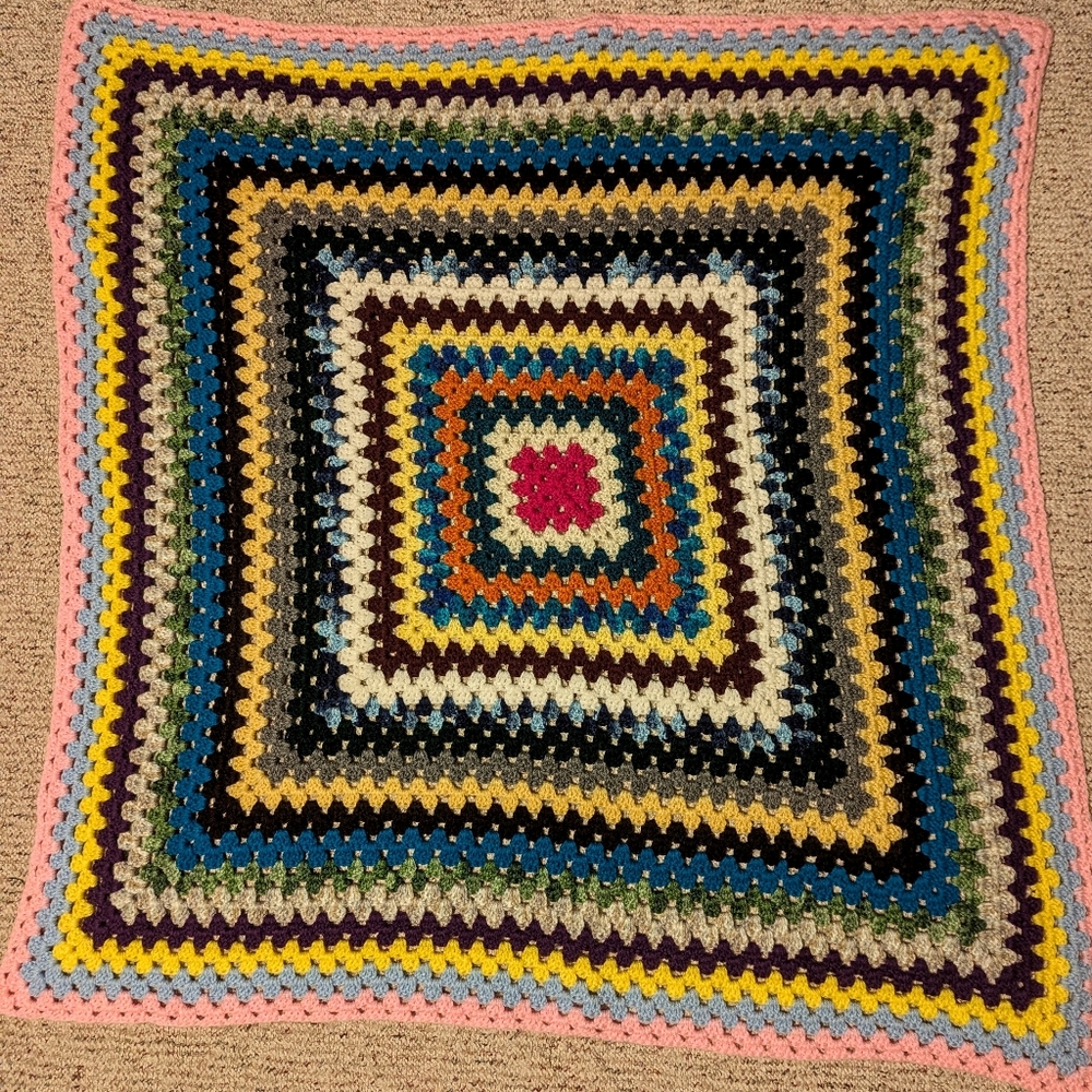 VINTAGE HANDMADE CROCHET AFGHAN GRANNY SQUARE LAP BLANKET 45" x 45"